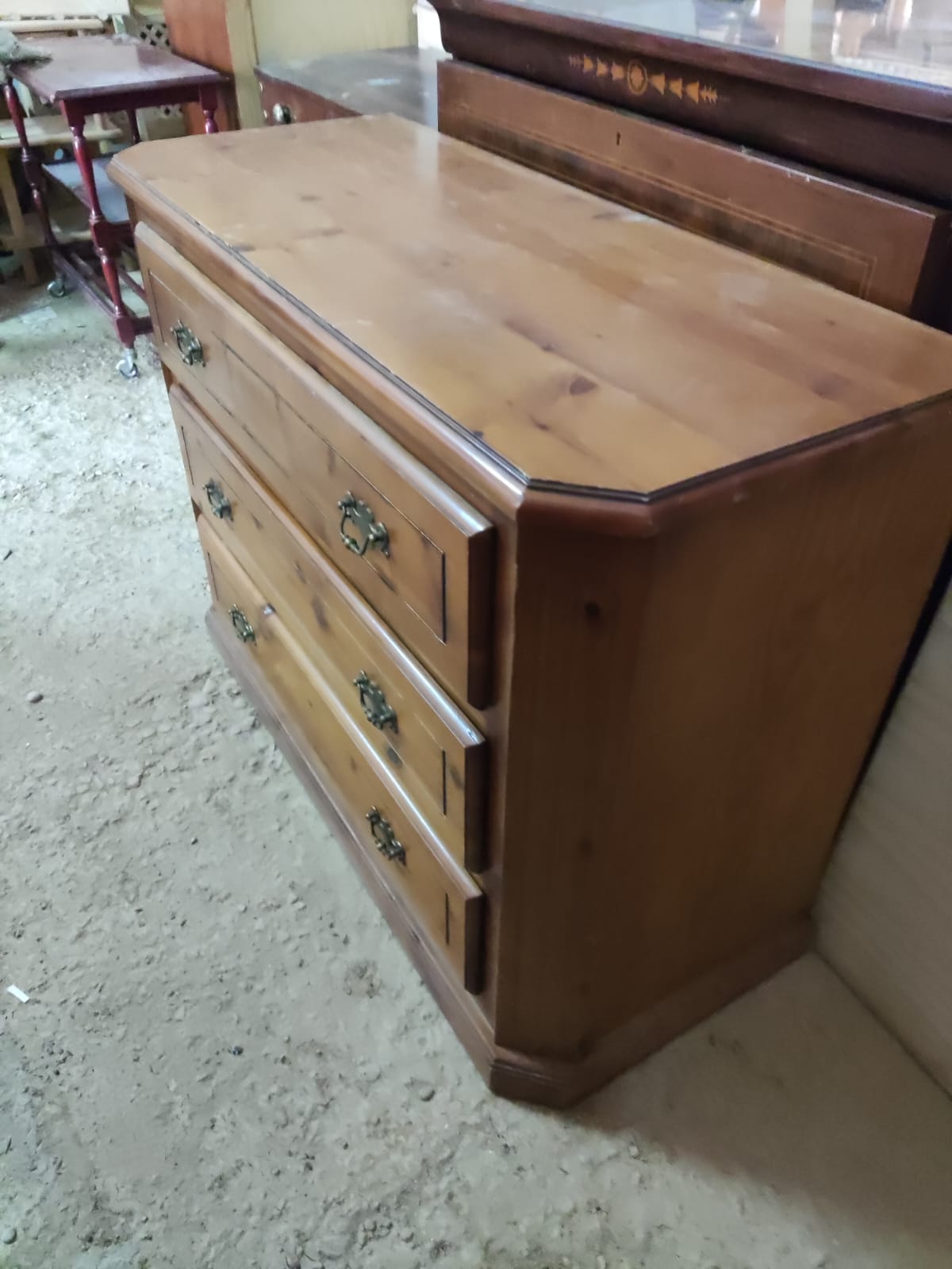 Mueble cajonero de madera