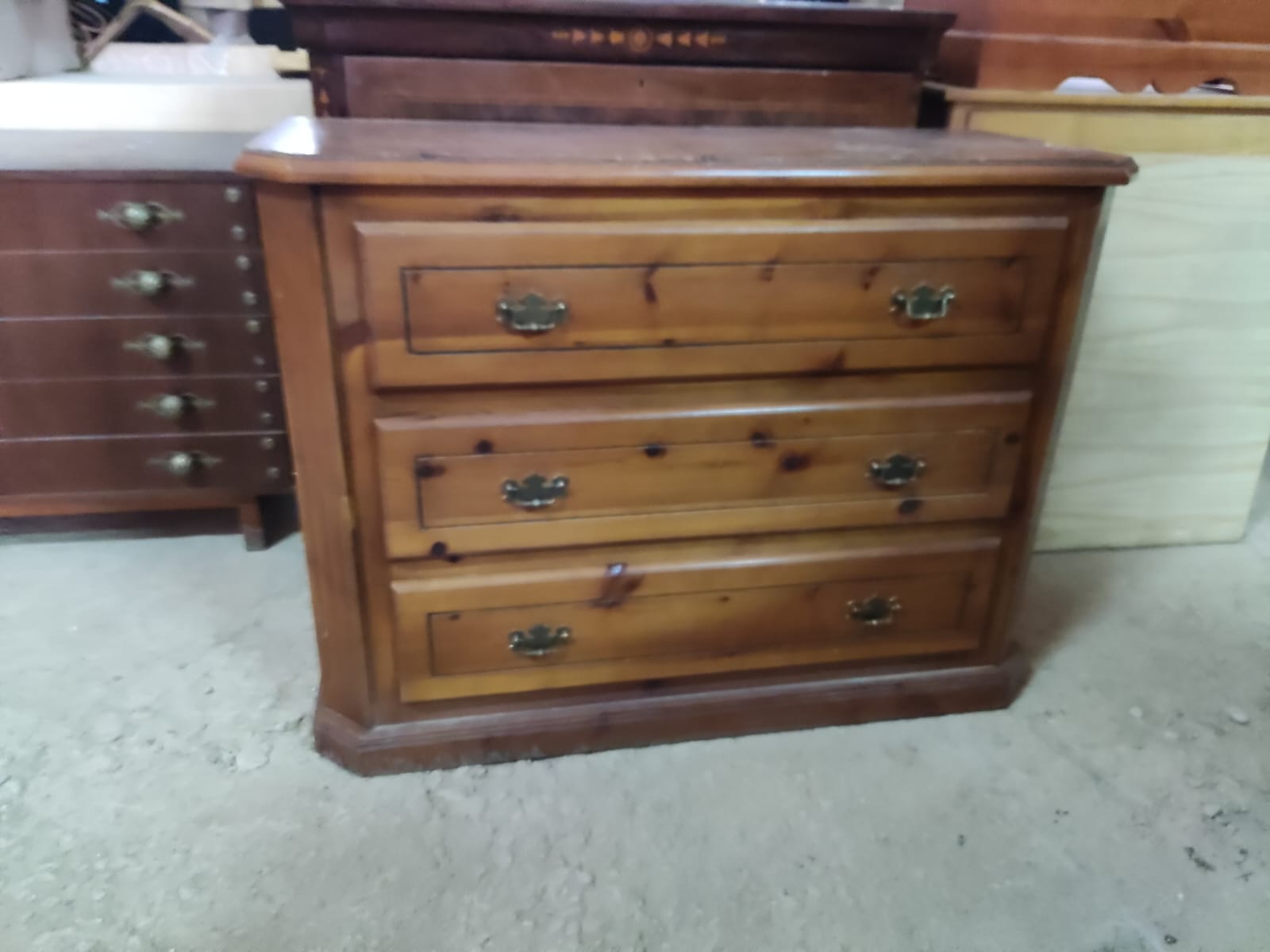 Mueble cajonero de madera