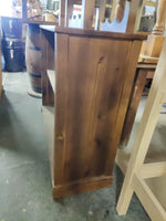 Mueble de bar de madera de pino barnizada