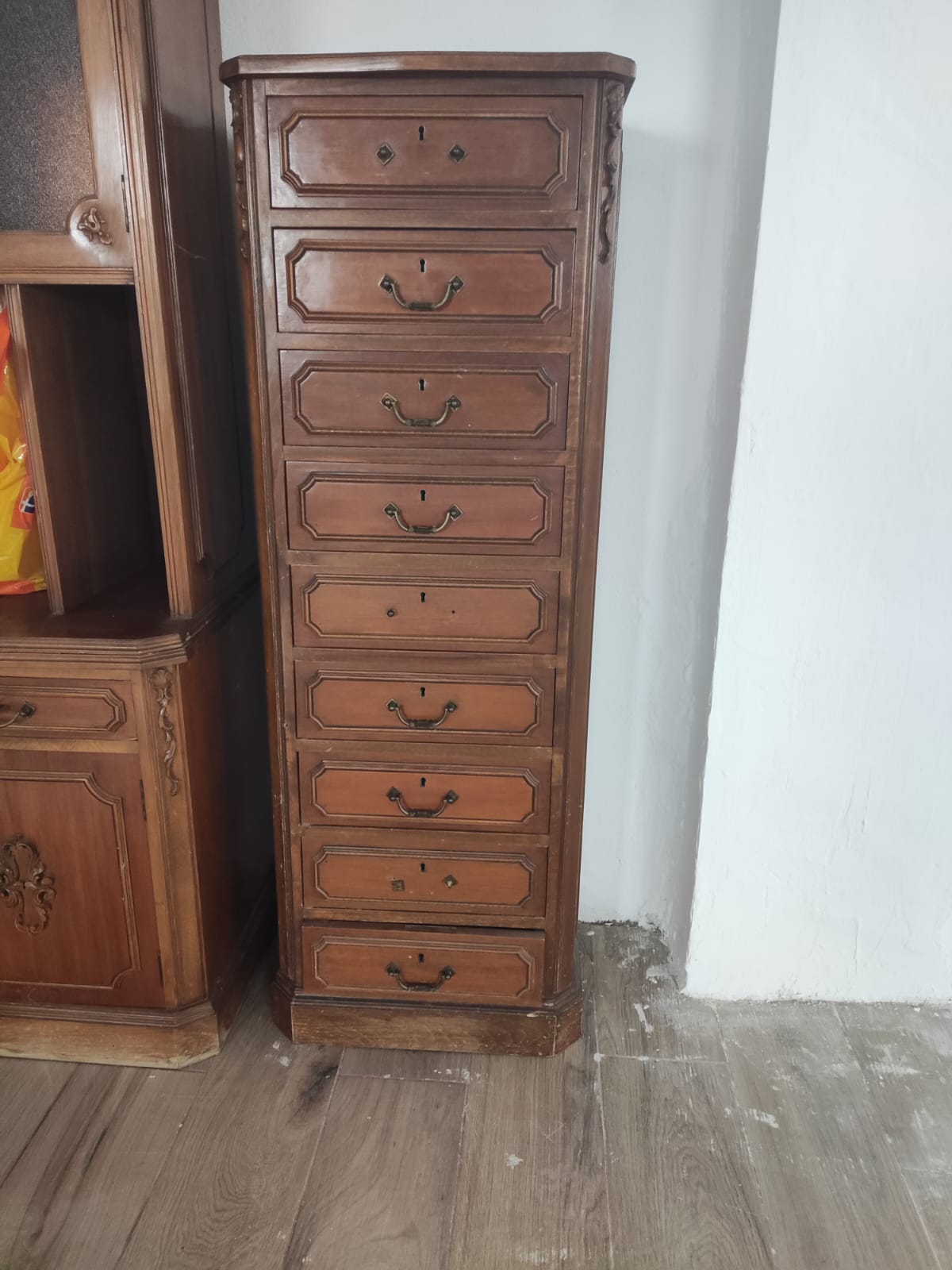 Mueble cajonero de madera