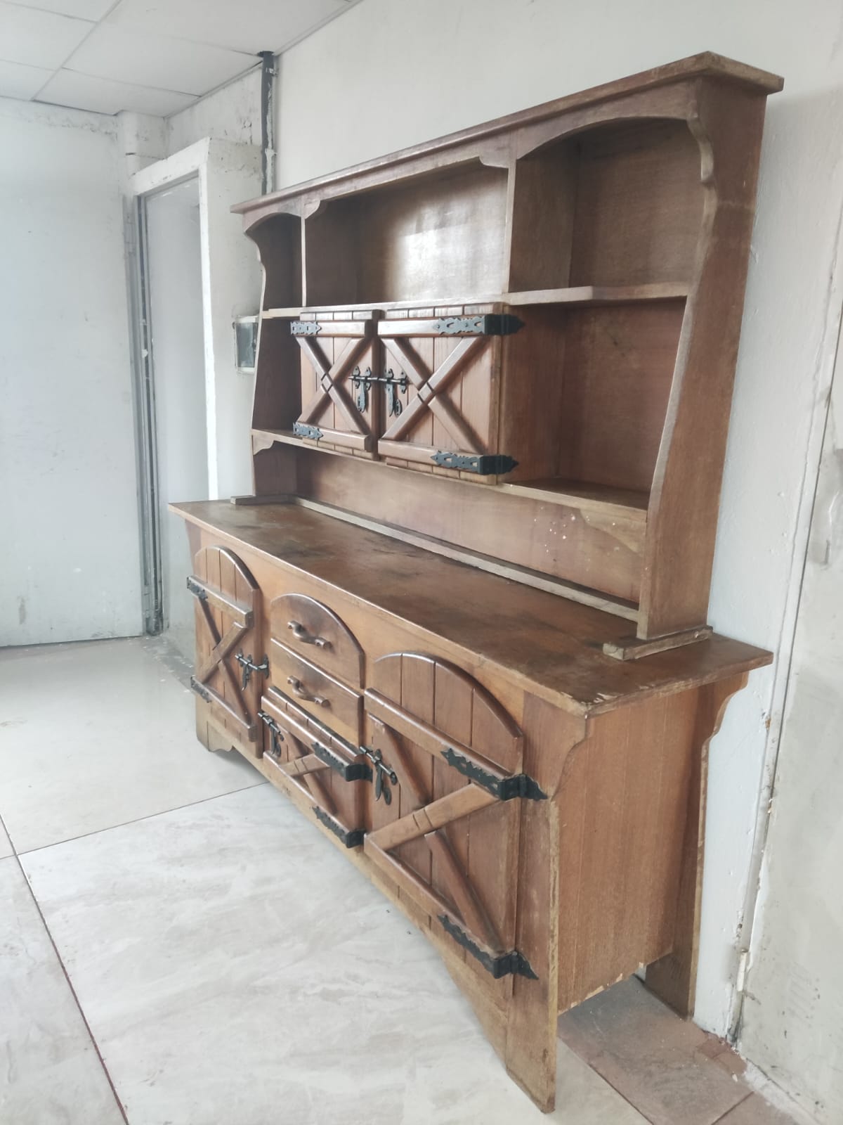 Mueble de madera rustica