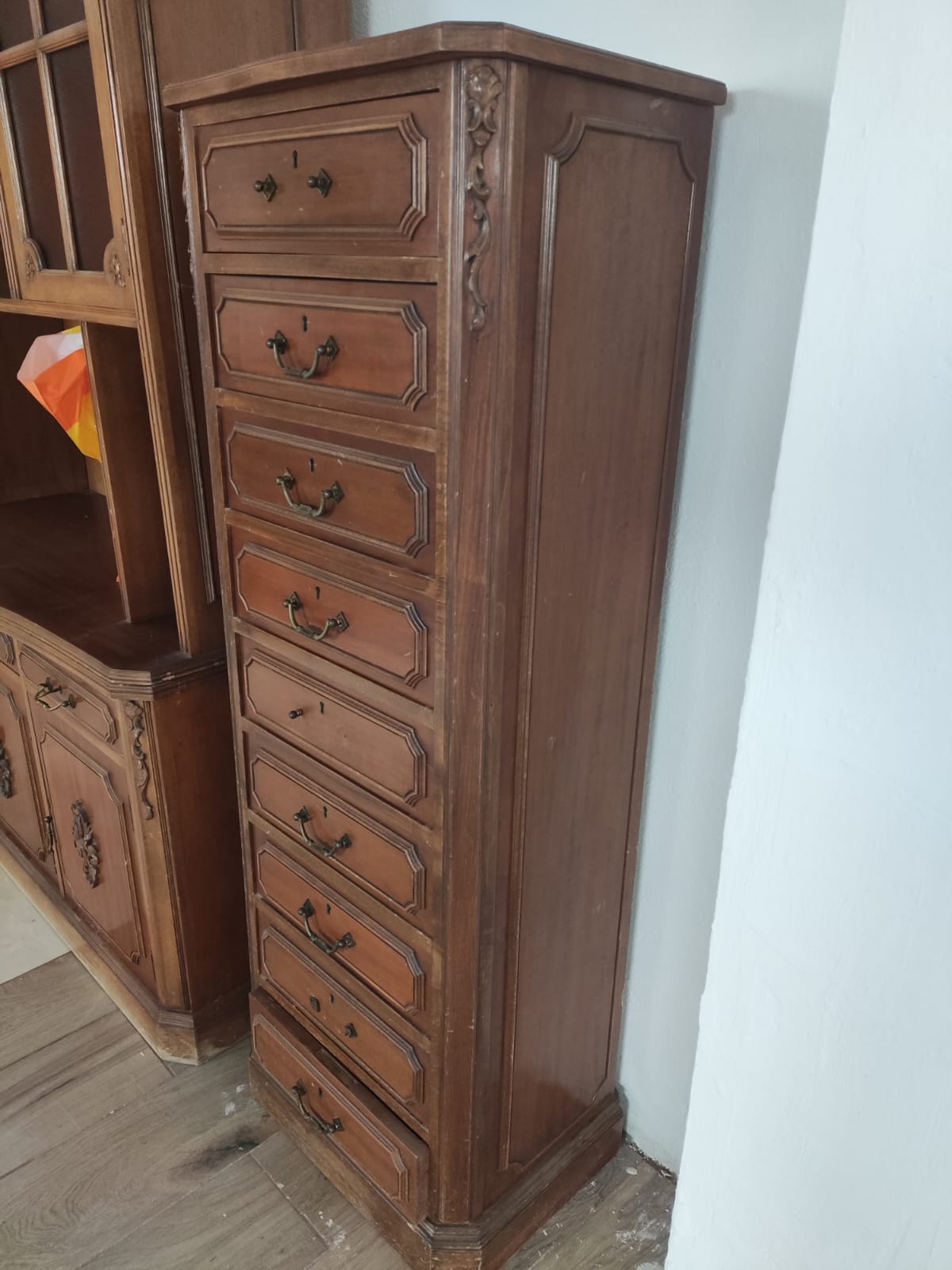 Mueble cajonero de madera