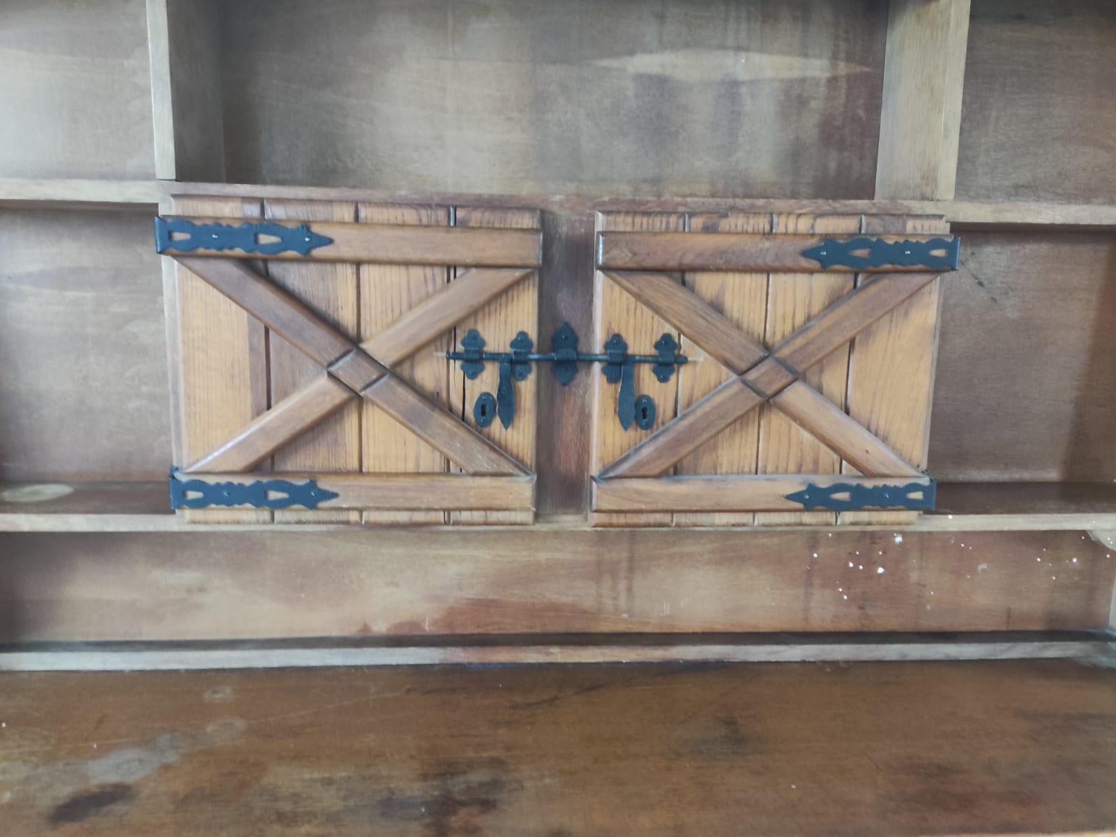 Mueble de madera rustica