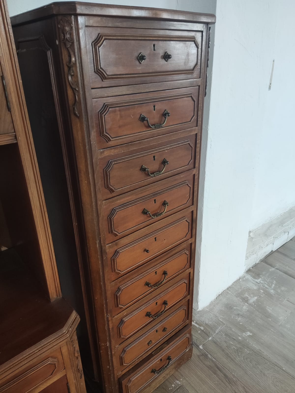 Mueble cajonero de madera