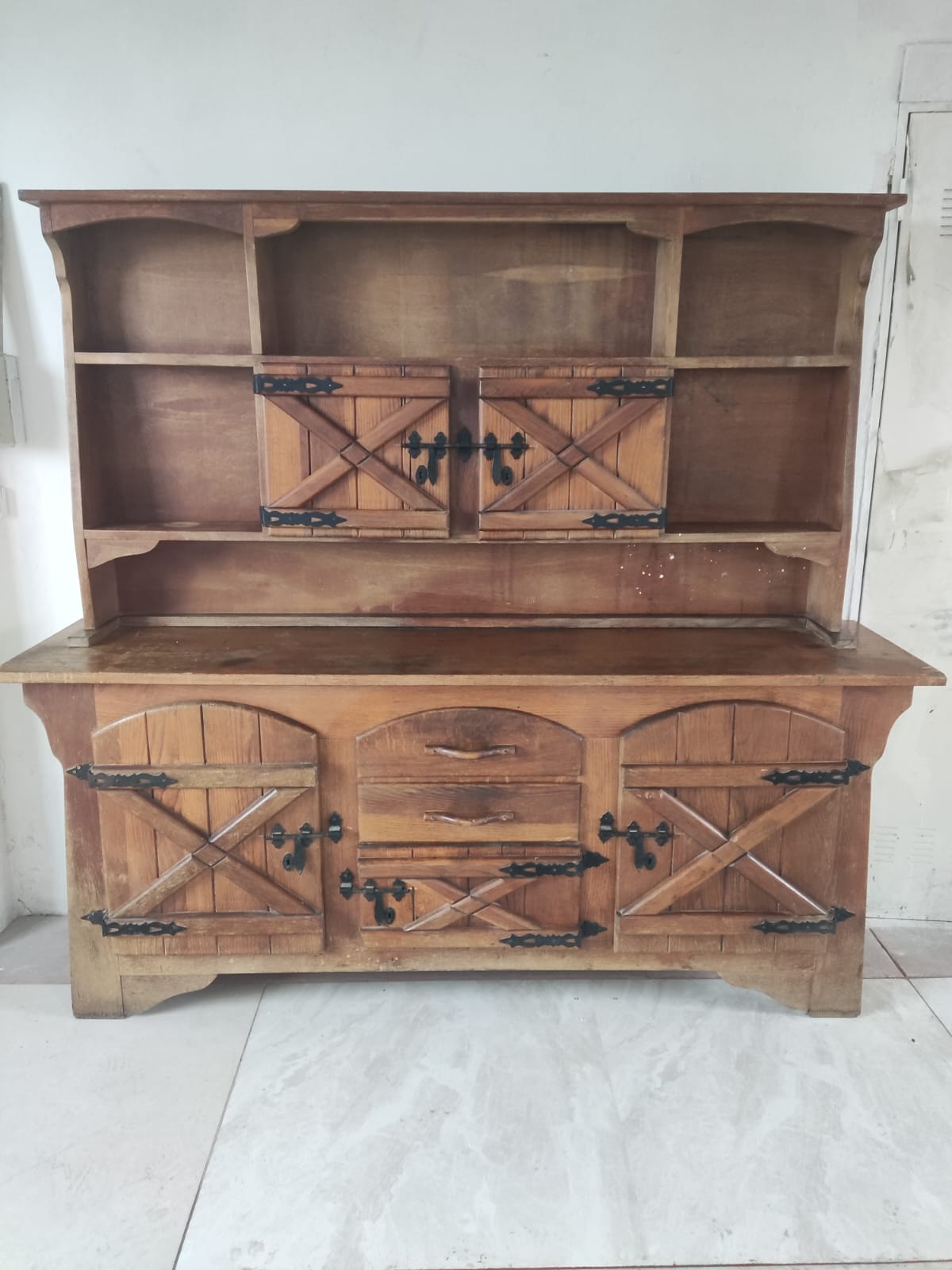 Mueble de madera rustica