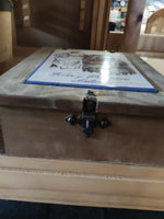 Caja de madera con lamina