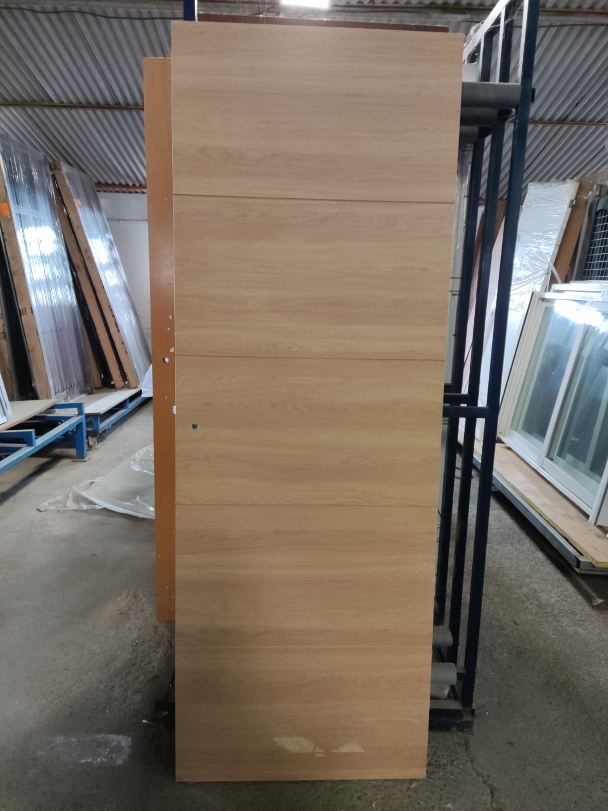 Puerta de interior de madera sin marco