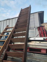 Escalera de madera