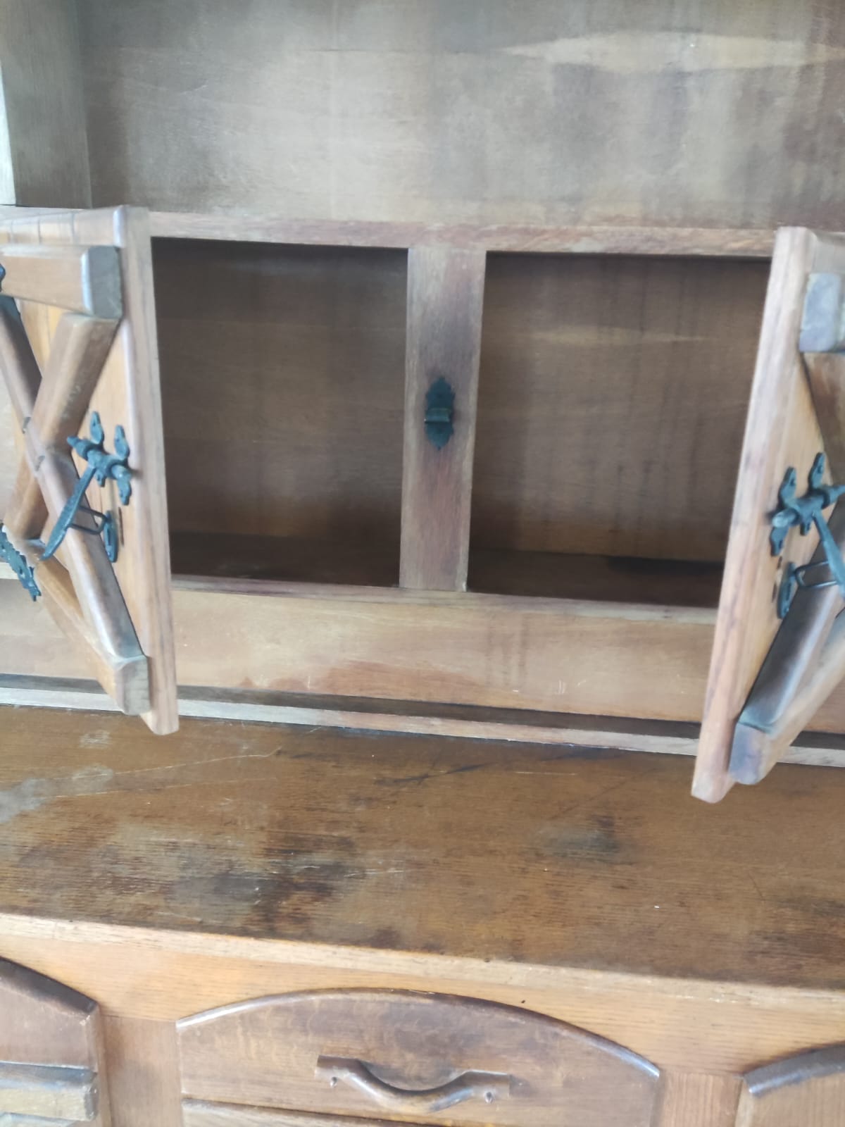 Mueble de madera rustica