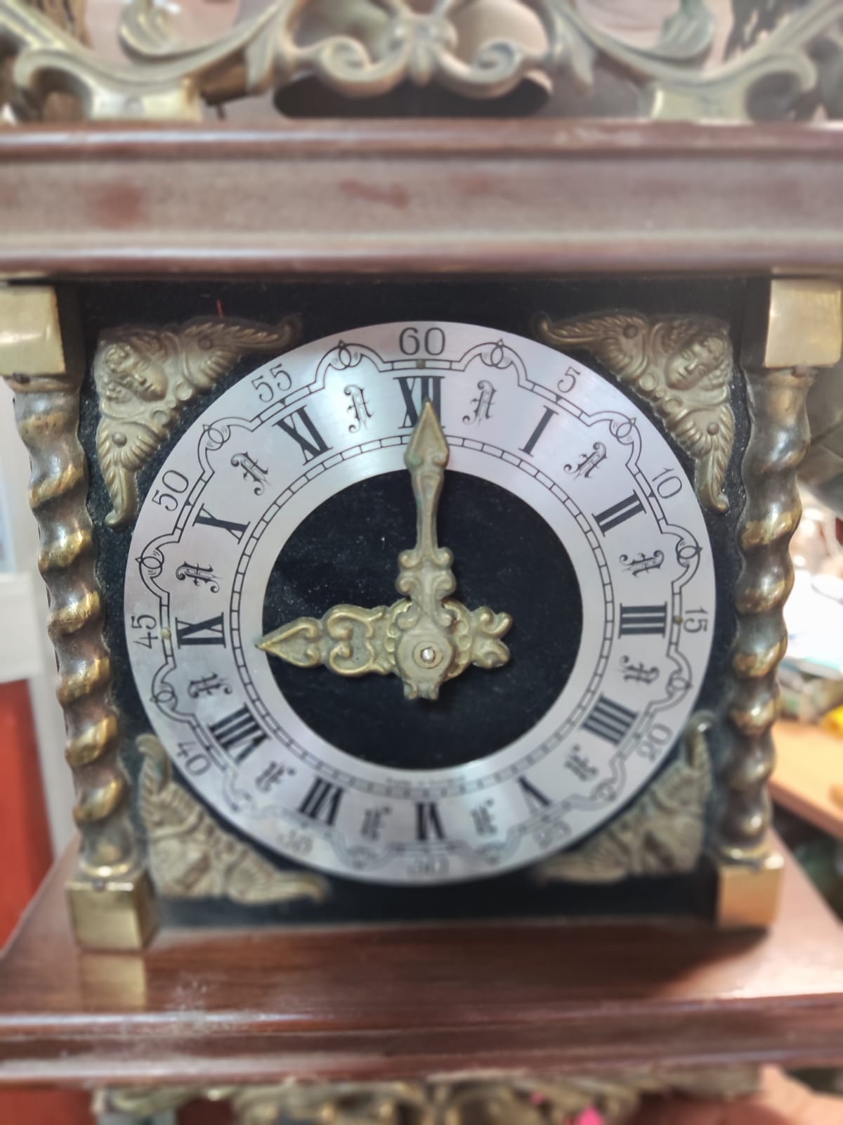 Reloj antiguo holandés  / cuco