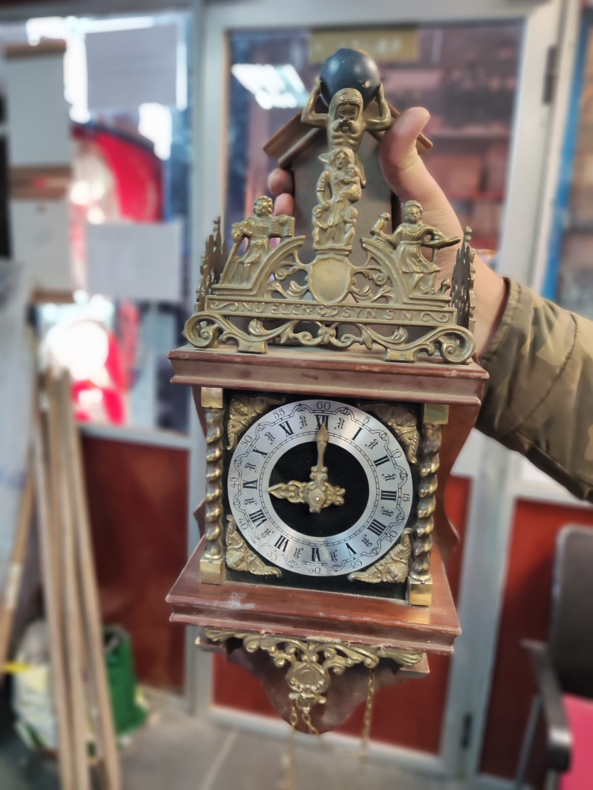 Reloj antiguo holandés  / cuco