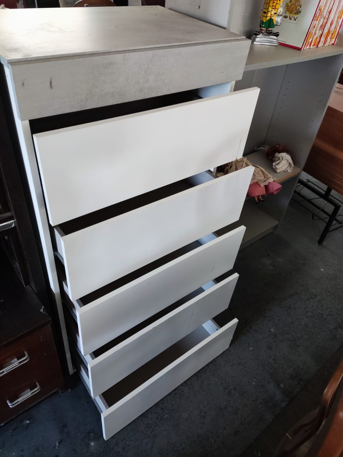Mueble cajonero de madera