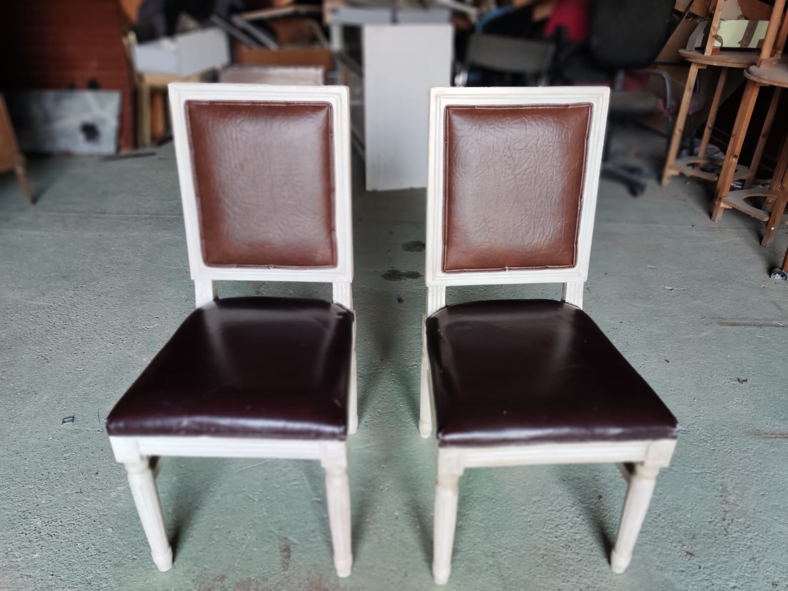 Silla de madera y polipiel