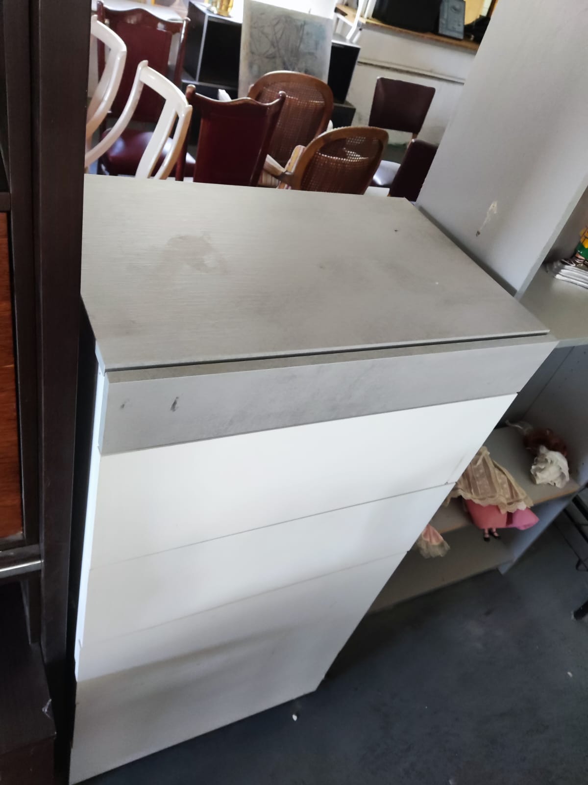 Mueble cajonero de madera