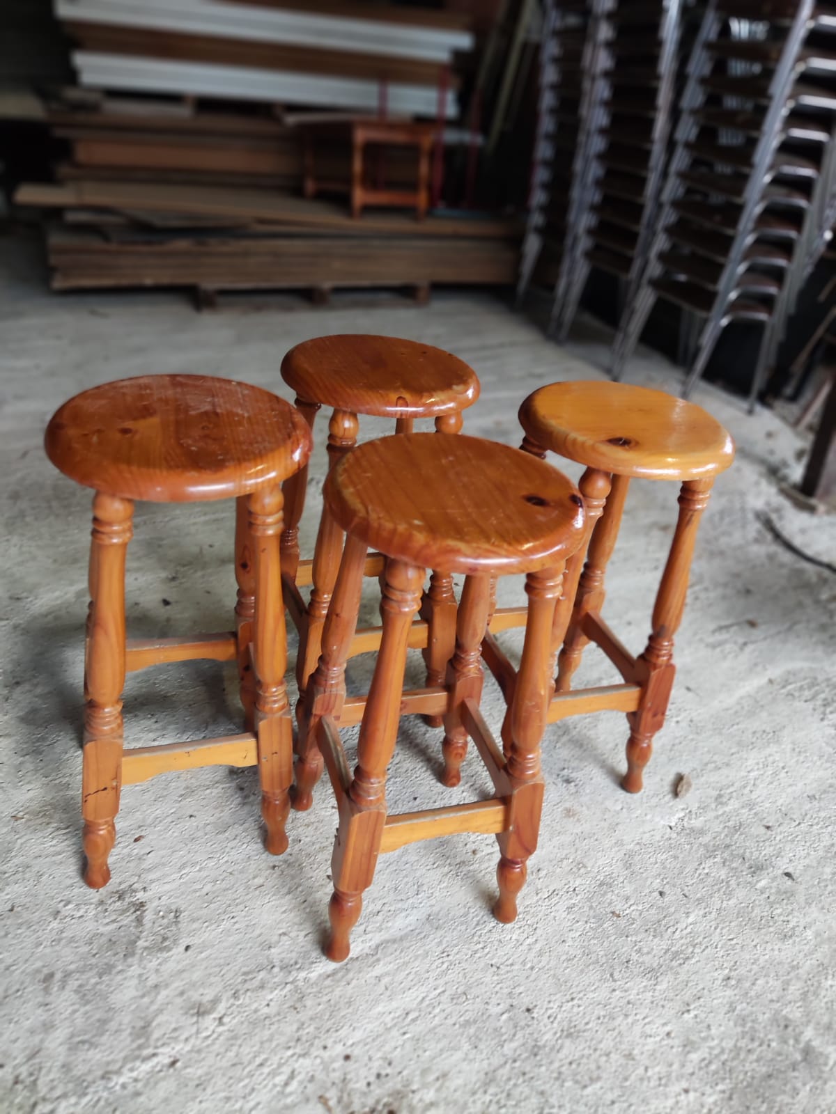 Banquetas de madera de pino