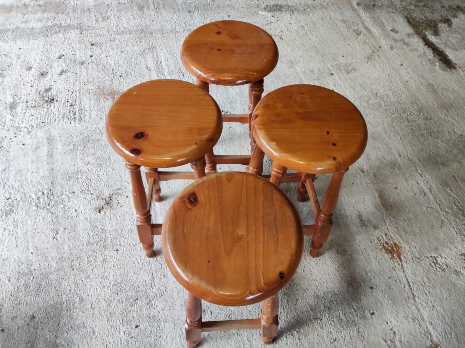 Banquetas de madera de pino