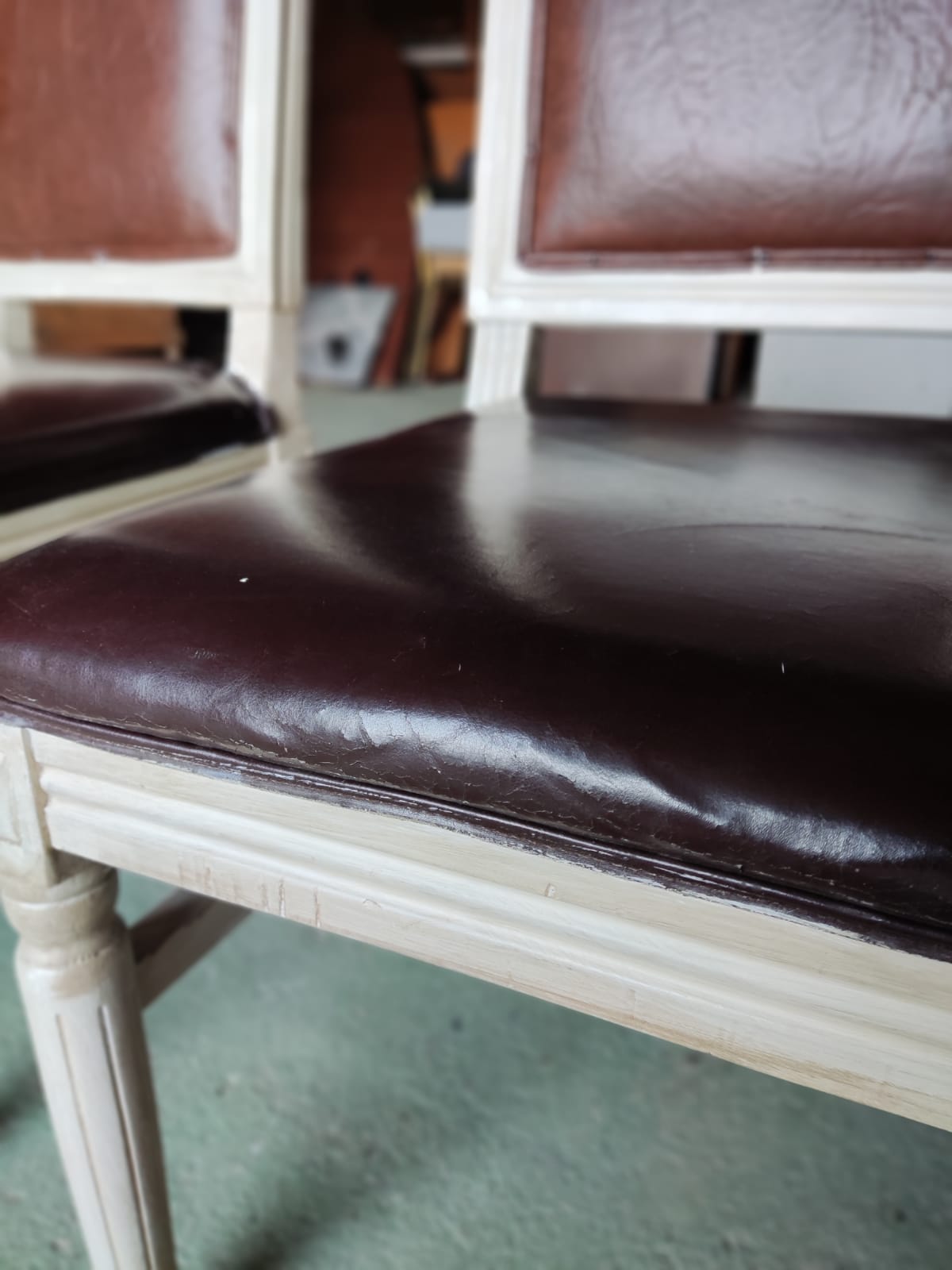Silla de madera y polipiel