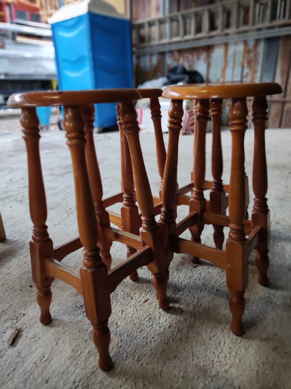 Banquetas de madera de pino