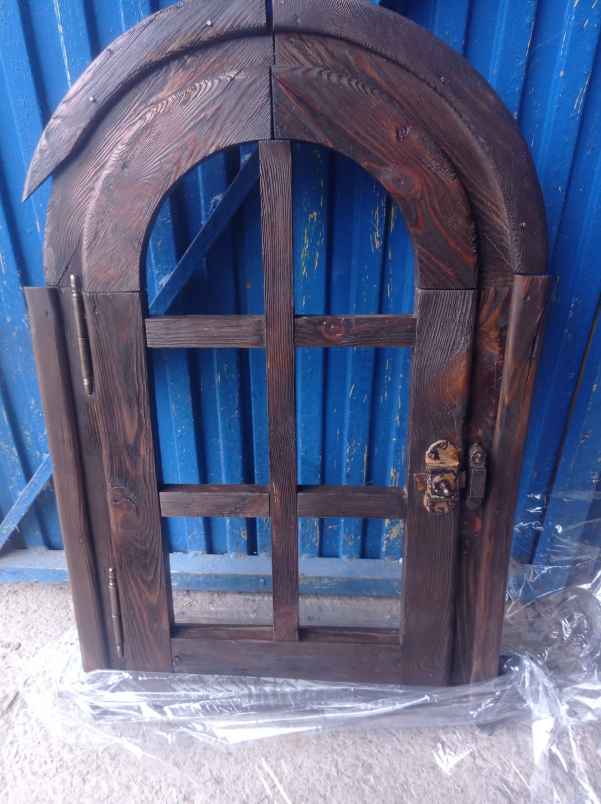 Ventana de madera maciza