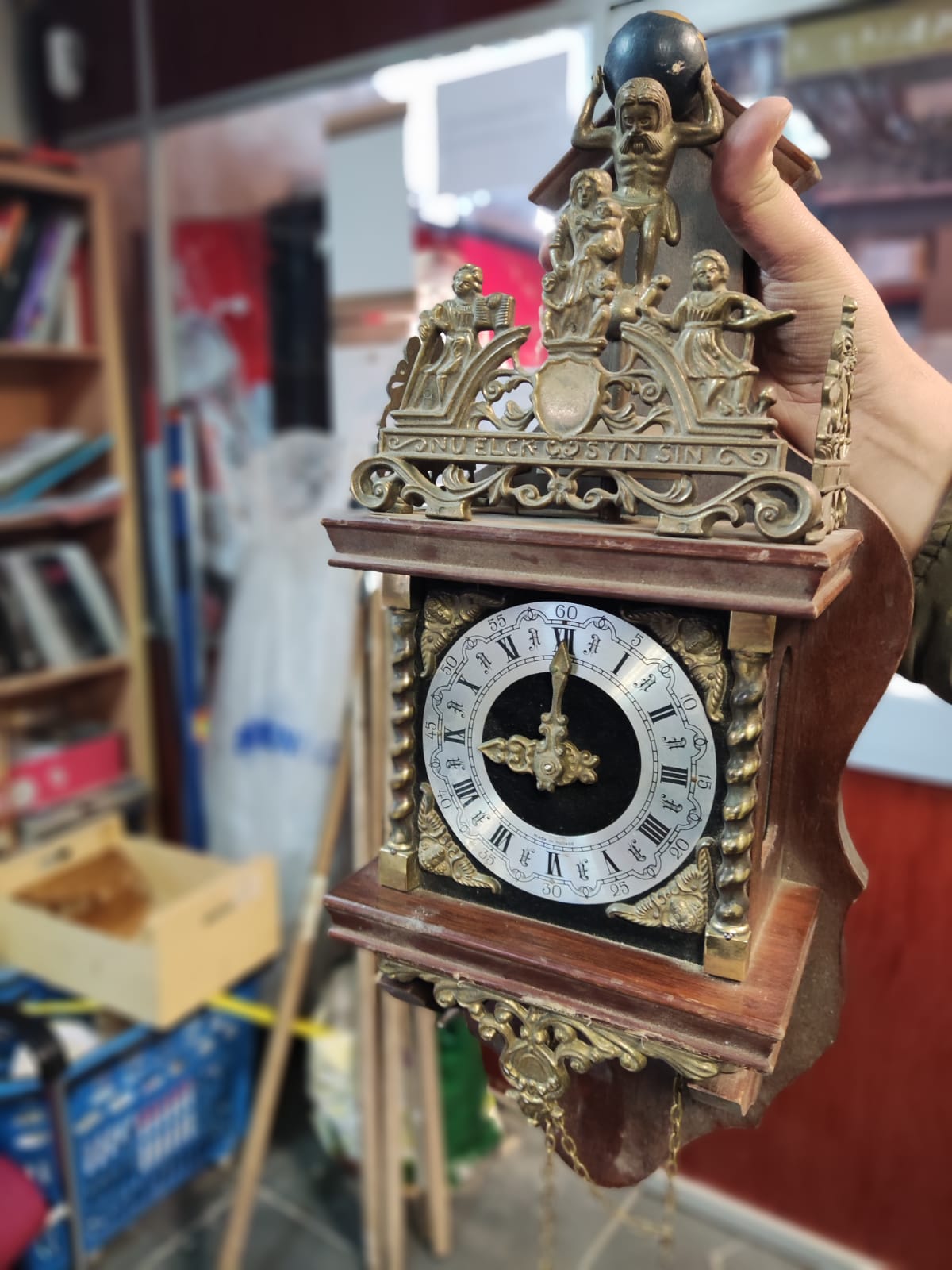 Reloj antiguo holandés  / cuco